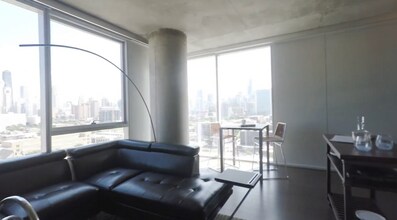 1310 N Cleveland Ave in Chicago, IL - Building Photo - Building Photo