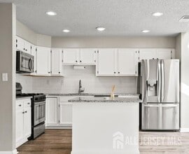 5 Diaz Ct in Franklin Township, NJ - Building Photo - Building Photo