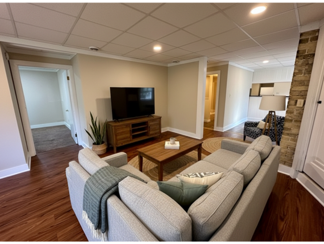 property at 1704 E Bradford Ave