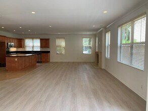 211 Mantle in Irvine, CA - Building Photo - Building Photo