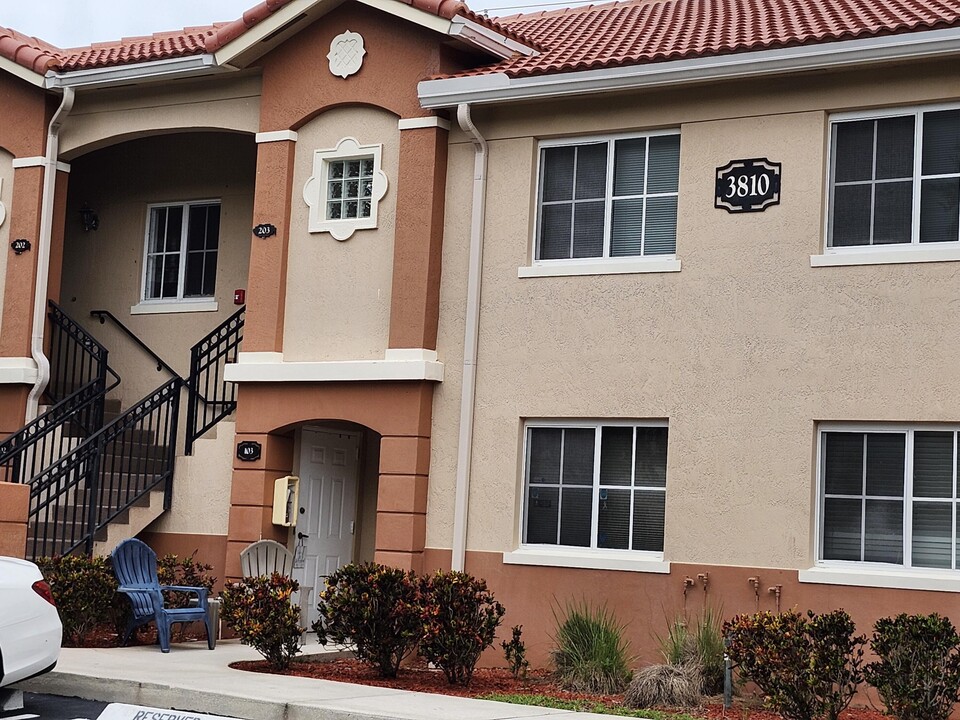 3810 N Jog Rd in West Palm Beach, FL - Building Photo