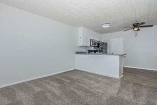 Twin Pines Apartments in Macon, GA - Building Photo