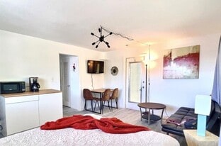 4213 NE 21st Ave, Unit 3B