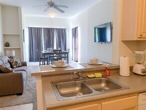 8820 Dunes Ct in Kissimmee, FL - Foto de edificio - Building Photo