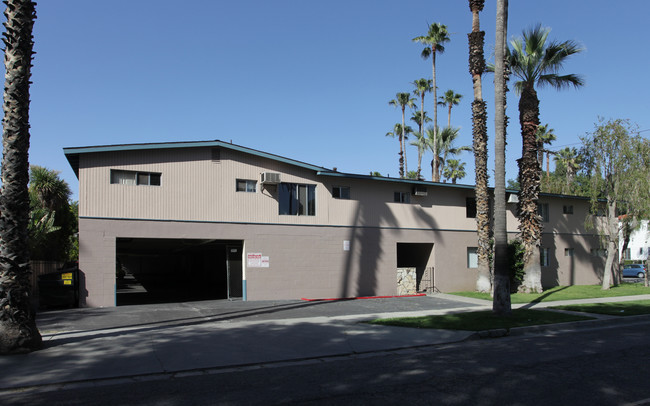 3851 Cedar Ave in Riverside, CA - Foto de edificio - Building Photo