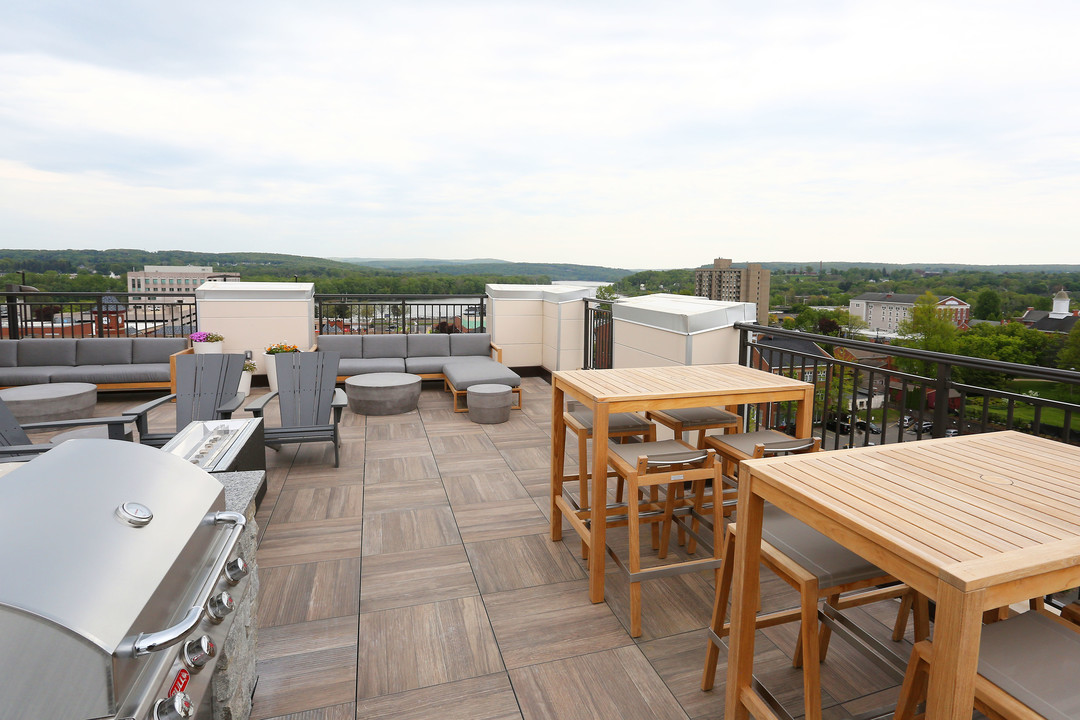 Midd-Town Apartments in Middletown, CT - Building Photo