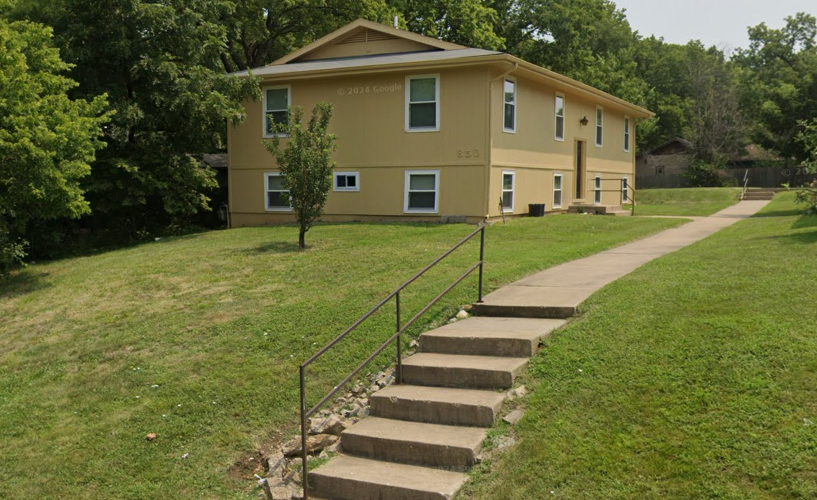 850 Highland Dr, Unit 4 in Lawrence, KS - Building Photo