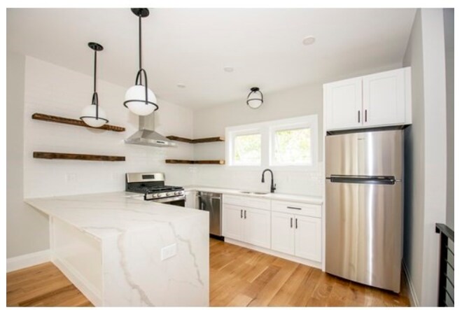 10 Haynes St in Boston, MA - Building Photo