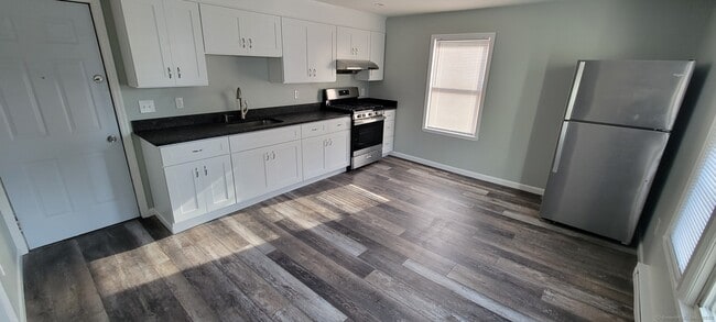 78 Town Hill Ave in Danbury, CT - Building Photo - Building Photo
