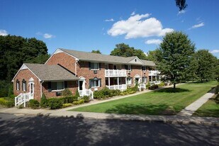 16 Garfield Ave in Sayville, NY - Building Photo