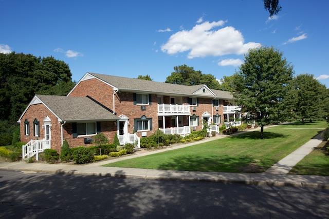 16 Garfield Ave in Sayville, NY - Building Photo