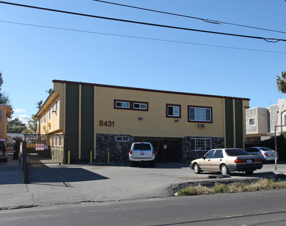 8431 Ventura Canyon Ave in Van Nuys, CA - Building Photo