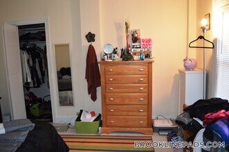 1223 Beacon St, Unit 303 in Brookline, MA - Foto de edificio - Building Photo