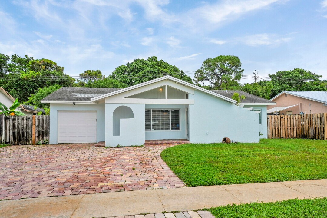 22672 SW 54th Ave in Boca Raton, FL - Foto de edificio