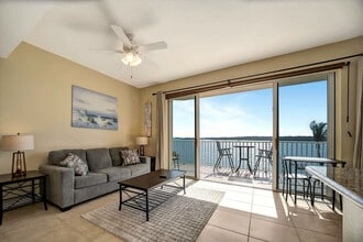 8800 Bay Pines Blvd in St. Petersburg, FL - Building Photo - Building Photo
