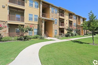 The Palmera on 3009 in Schertz, TX - Foto de edificio - Building Photo
