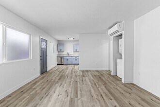 15301 Prairie Ave in Lawndale, CA - Building Photo - Building Photo