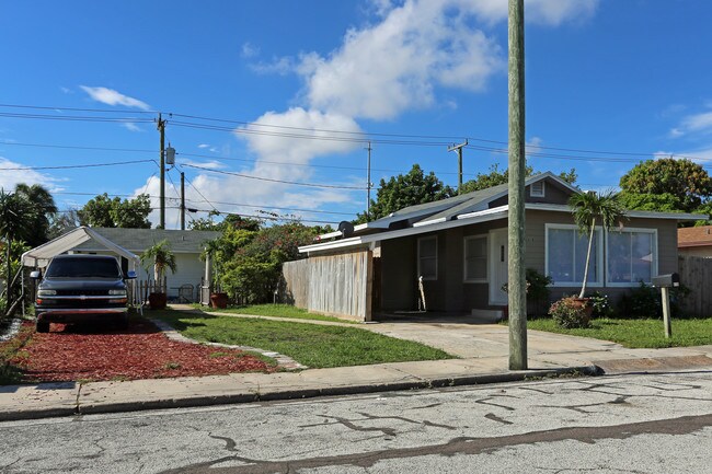 416 Malverne Rd in West Palm Beach, FL - Building Photo - Building Photo