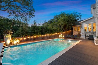 1002 Meriden Ln in Austin, TX - Building Photo - Building Photo