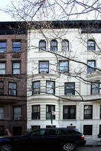 43 W 69th St in New York, NY - Building Photo - Building Photo