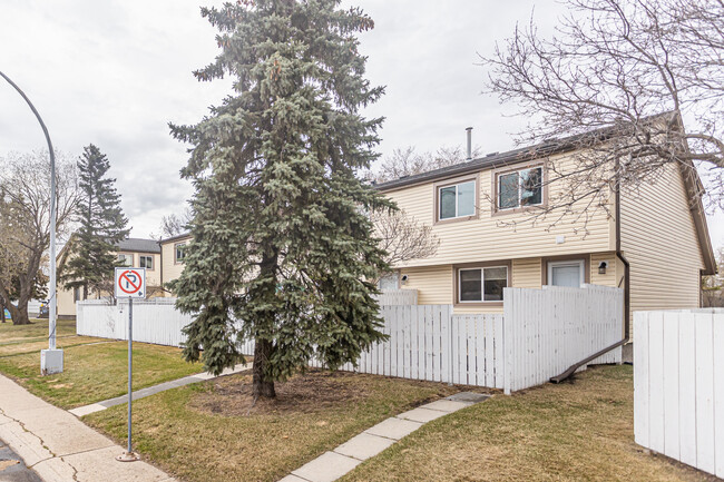 Sandringham Condominiums in Edmonton, AB - Building Photo - Building Photo