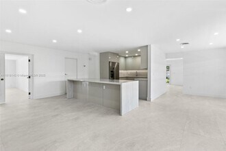 2070 NE 54th Ct in Fort Lauderdale, FL - Foto de edificio - Building Photo
