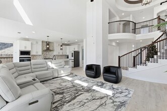 396 Hollister Dr in Liberty Hill, TX - Foto de edificio - Building Photo