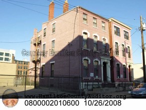 1207 Clay St in Cincinnati, OH - Building Photo - Building Photo