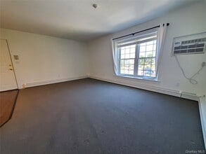 100 Mariners Way in Port Jefferson, NY - Building Photo - Building Photo