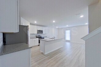 412 Monarch Ln in Pensacola, FL - Foto de edificio - Building Photo