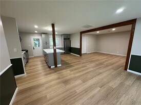 304 Birchwood Blvd in Baldwinsville, NY - Building Photo