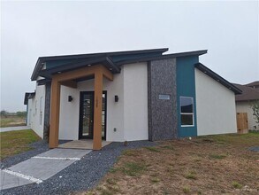 9 Rivera St in Edinburg, TX - Building Photo - Building Photo