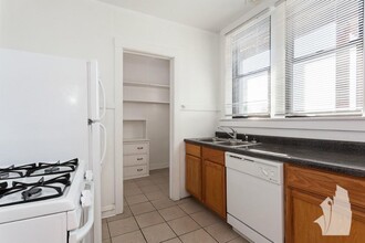 1110 W Oakdale Ave, Unit #1A in Chicago, IL - Building Photo - Building Photo