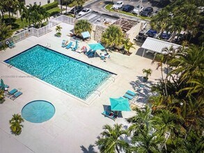20200 W Country Club Dr, Unit 112 in Aventura, FL - Foto de edificio - Building Photo
