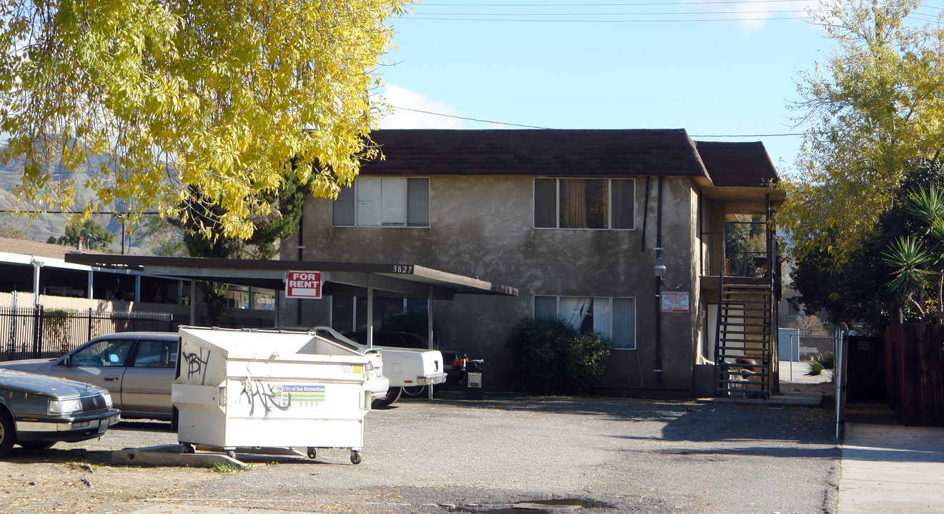 3827 N Sierra Way in San Bernardino, CA - Foto de edificio