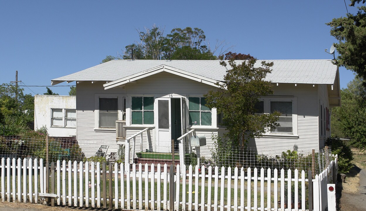 16 Bay View Ave in Pittsburg, CA - Building Photo