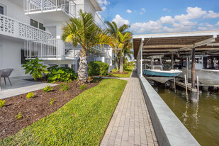 1100 8th Ave S in Naples, FL - Building Photo