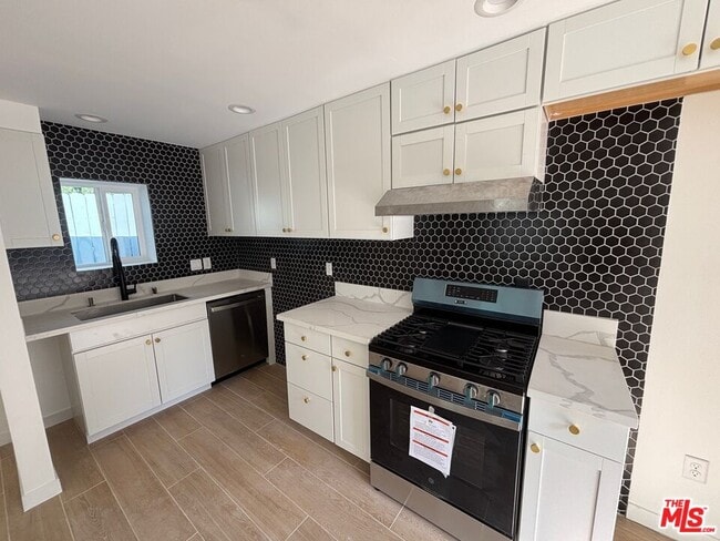 2533 Mary St in Montrose, CA - Building Photo - Building Photo