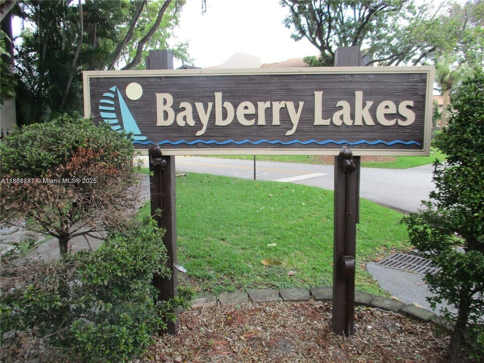 1760 Bayberry Dr in Pembroke Pines, FL - Building Photo
