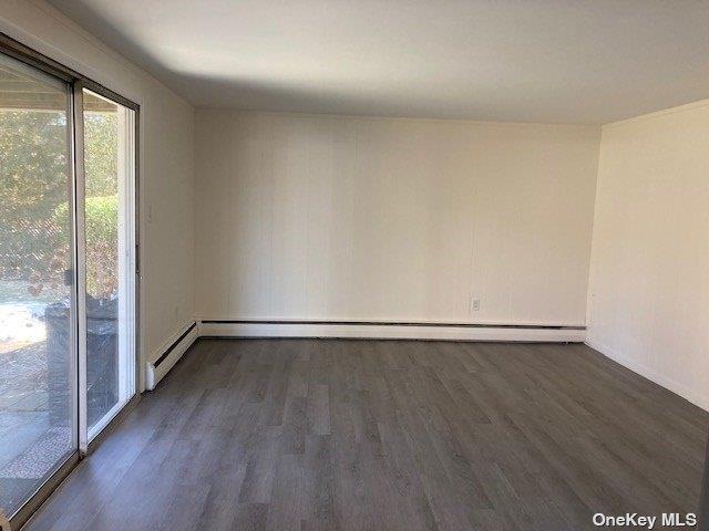 619 N Dyre Ave in West Islip, NY - Building Photo - Building Photo
