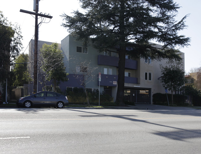 Victory Gardens in Van Nuys, CA - Building Photo - Building Photo