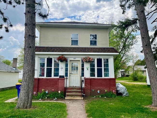 property at 507 E 7th St