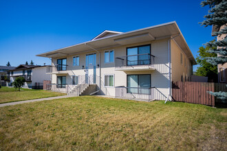 4323 75 St NW in Calgary, AB - Building Photo - Building Photo