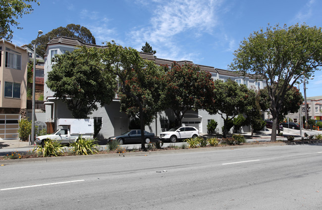 300 Monterey Blvd in San Francisco, CA - Foto de edificio - Building Photo