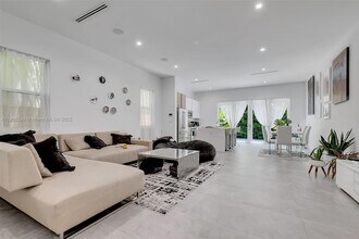 3053 Gifford Ln in Miami, FL - Building Photo - Building Photo