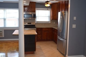 100 Luttgen Pl-Unit -B-3 in Linden, NJ - Building Photo - Building Photo