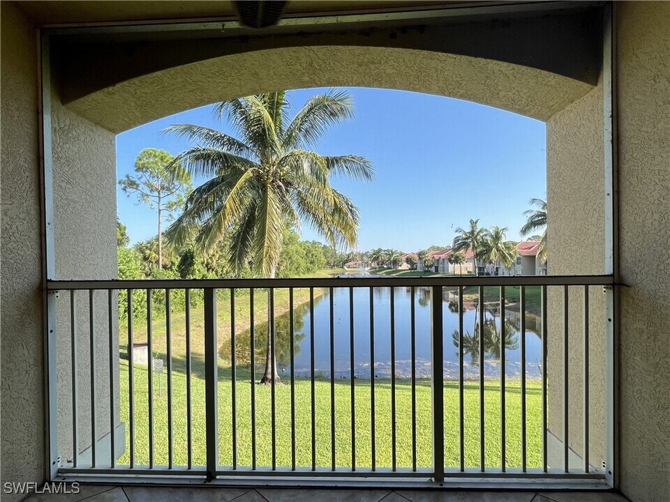 8285 Ibis Club Dr in Naples, FL - Building Photo