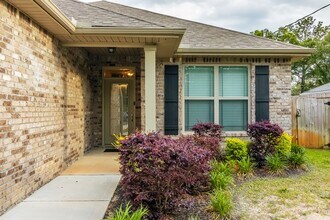 284 Schneider Dr in Fort Walton Beach, FL - Foto de edificio - Building Photo