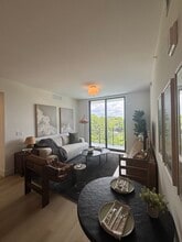 2445 NE 183rd St in Miami, FL - Building Photo - Building Photo