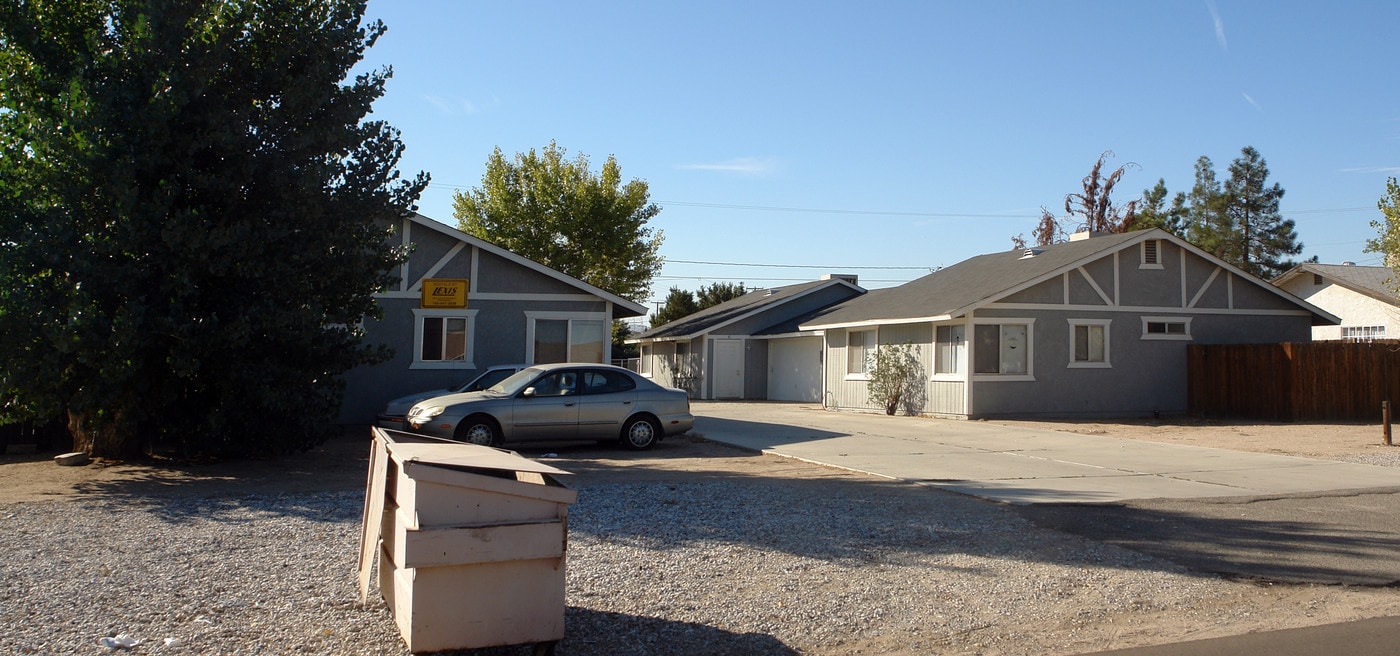 B in Hesperia, CA - Building Photo